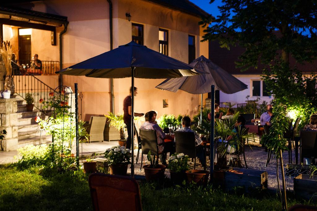 Gut Zentgraf Hotel Morbisch am See Bagian luar foto