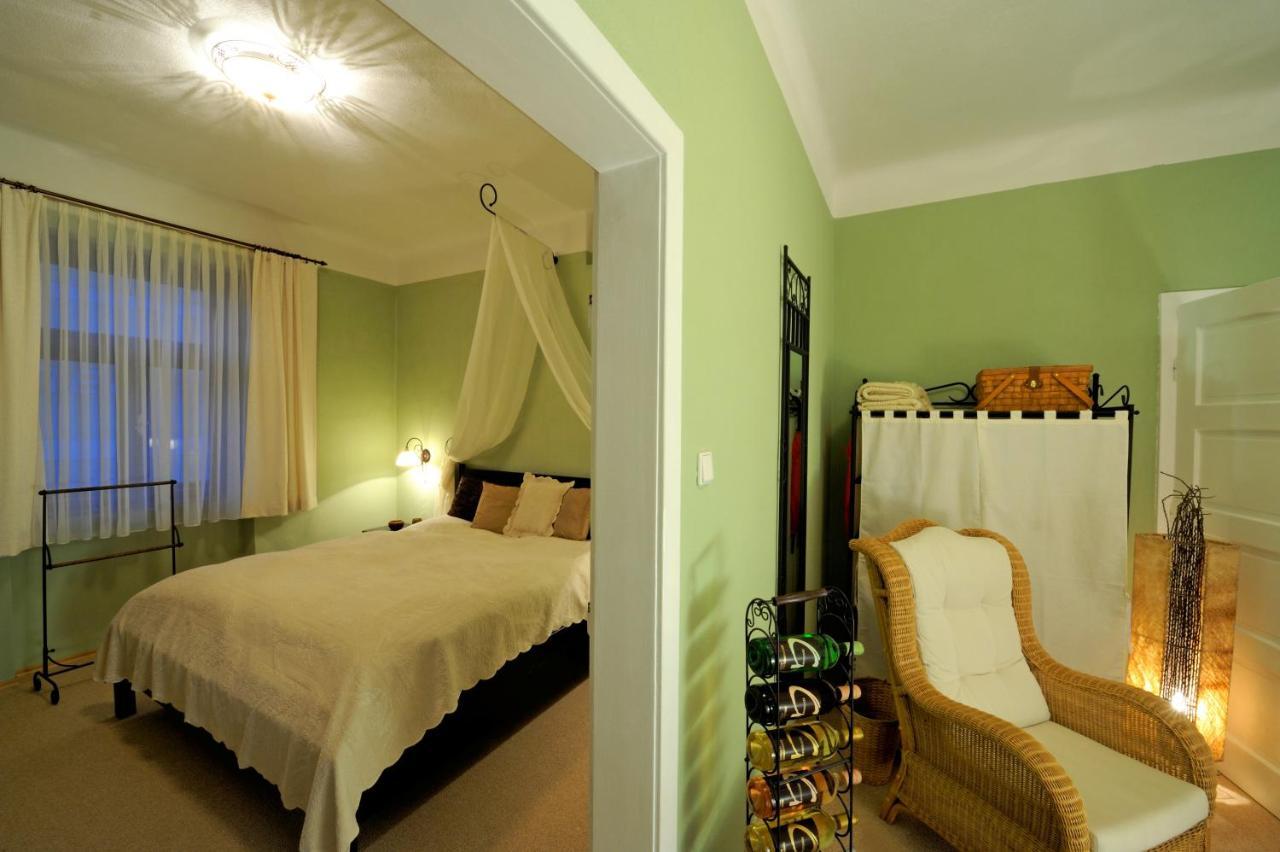 Gut Zentgraf Hotel Morbisch am See Bagian luar foto
